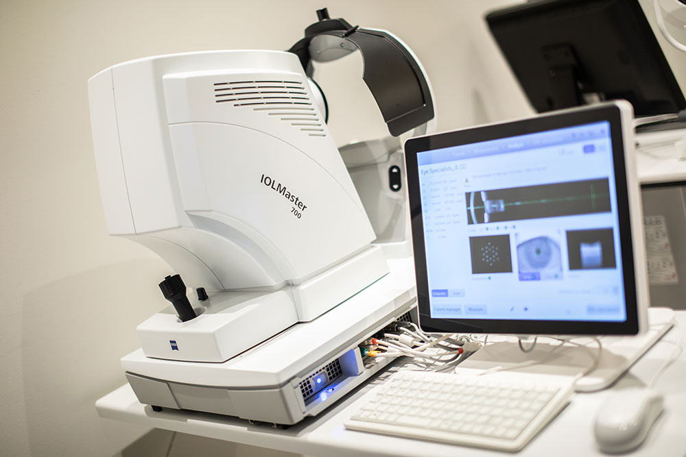 Dr Jimmy Lim JL Eye Specialists Clinic in Singapore Myopia Control IOL Master 700 OCT Machine
